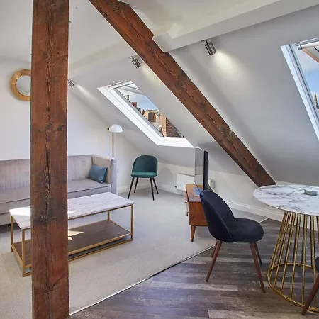 Host & - The Penthouse, Hudsons Yard House Apartment Whitby