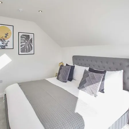 Host & - The Penthouse, Hudsons Yard House Apartament Whitby